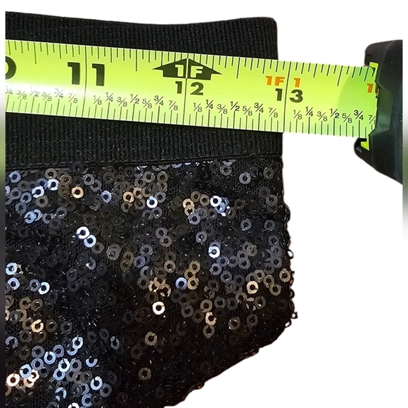 Bisou Bisou - Black Sequin w/ a Soft Polyester Inner Lining​​​​​ - Picture 6 of 9